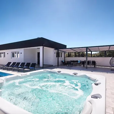 Vallelunga By Istra Vacation *