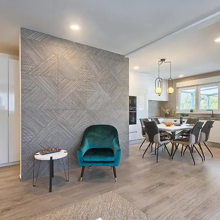 Вилла Vallelunga Пула