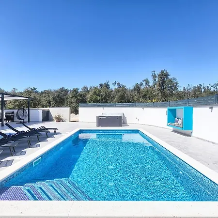 Vallelunga Vila Pula