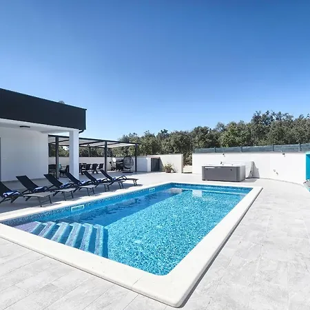 Vila Vallelunga Pula